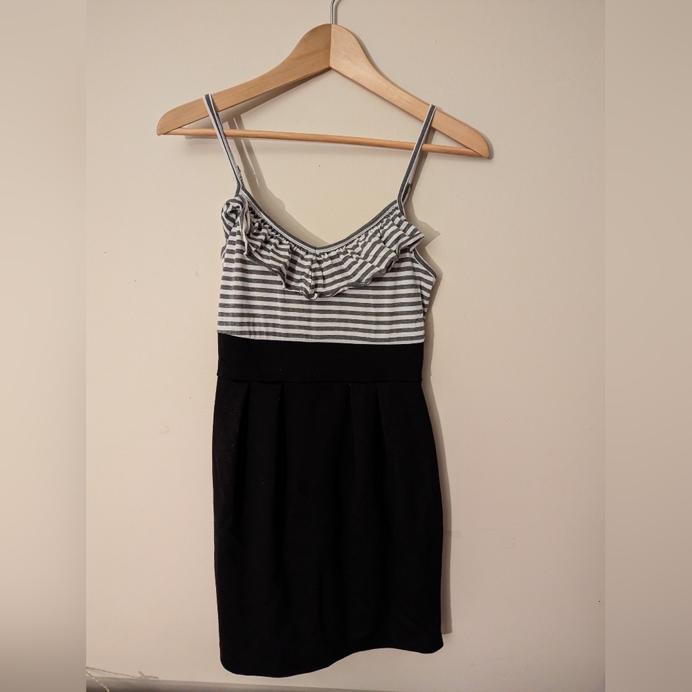 Forever 21 dress w/ ruffle details